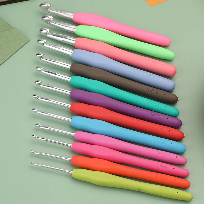 Colorful Knitting Needles Kit with Clips and Scissors Set