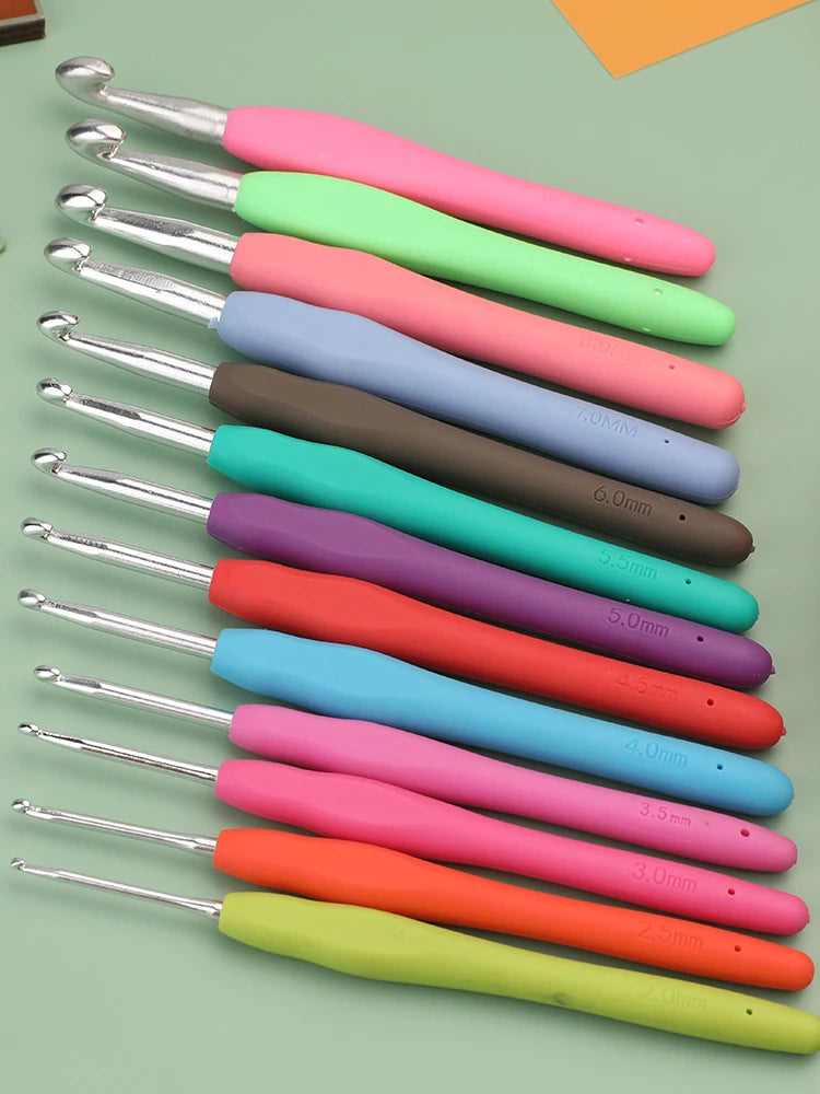 Colorful Knitting Needles Kit with Clips and Scissors Set